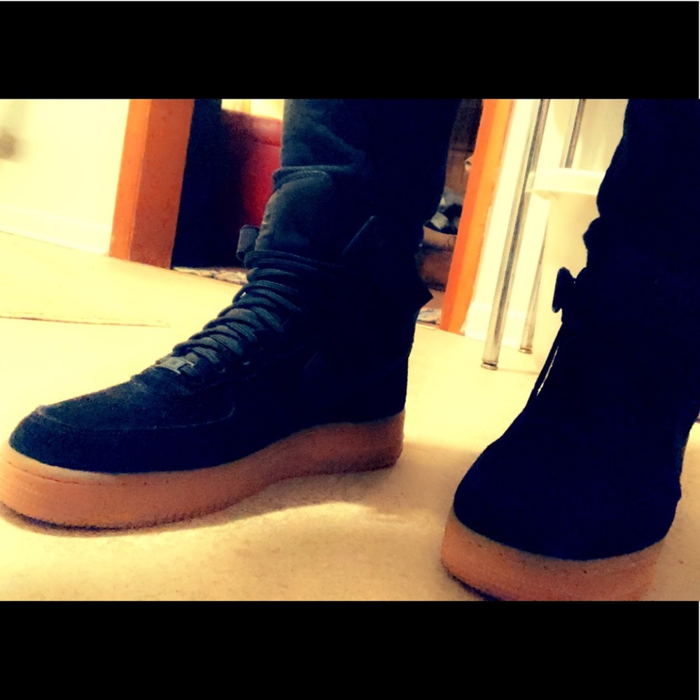 NWOB Women’s size 9 1/2 Nike AirForce 1s, High Top SE Black Gum